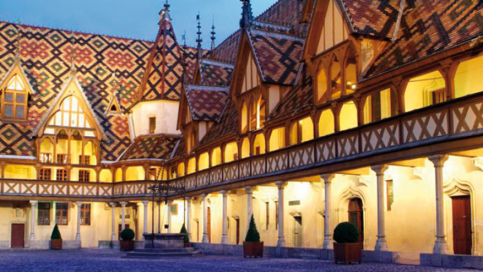 Hospice de Beaune cour et toits