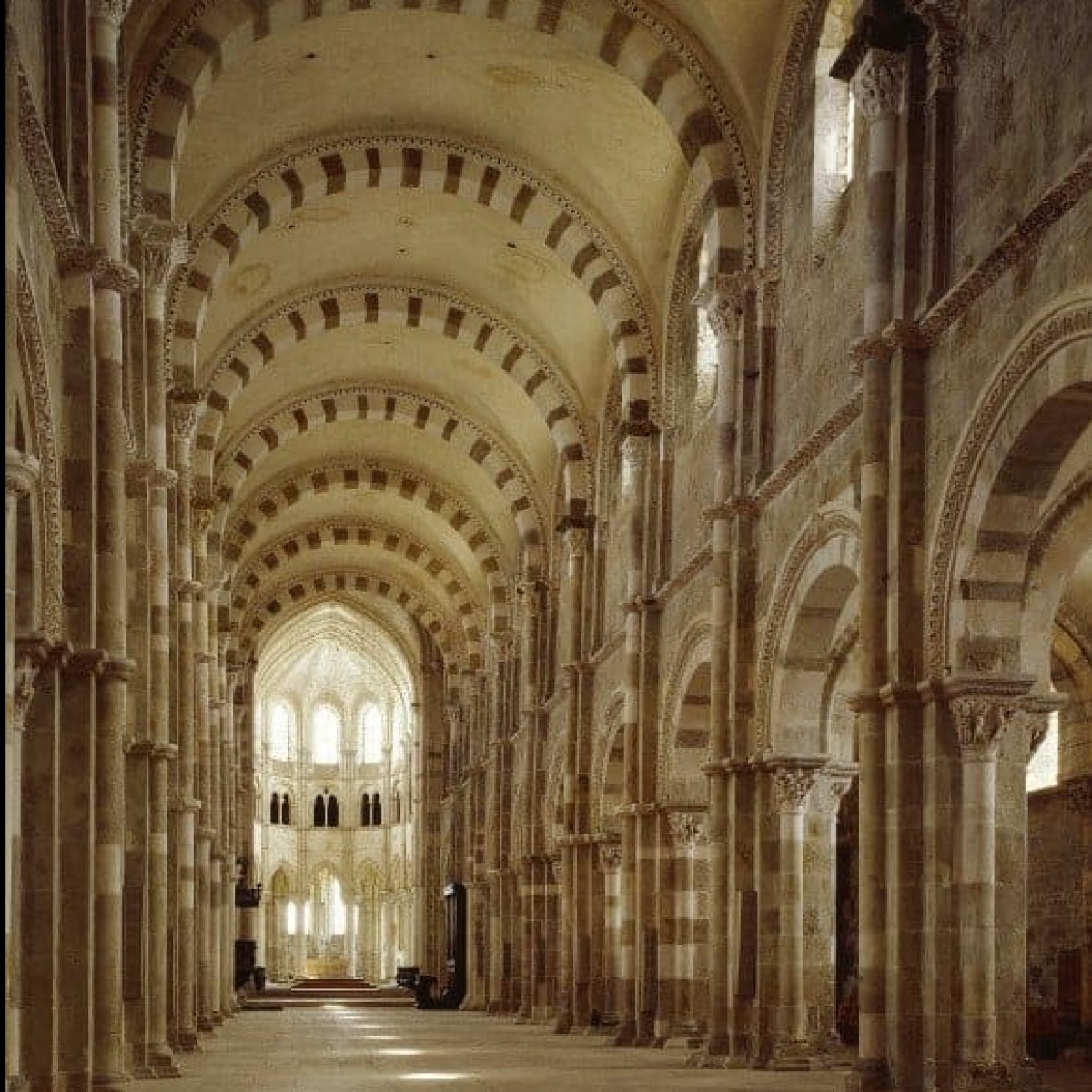 Basilique Vezelay.jpg