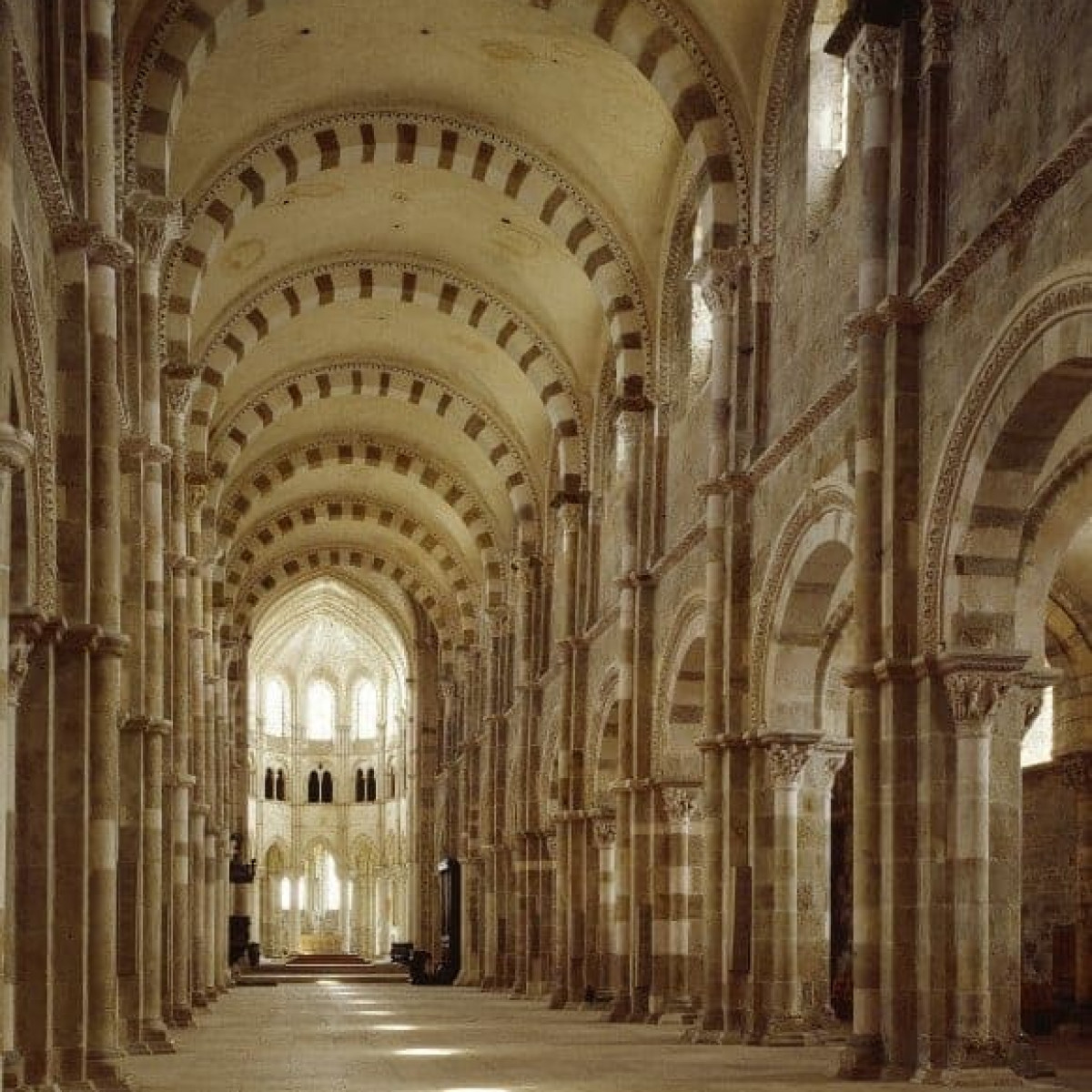 Basilique Vezelay.jpg