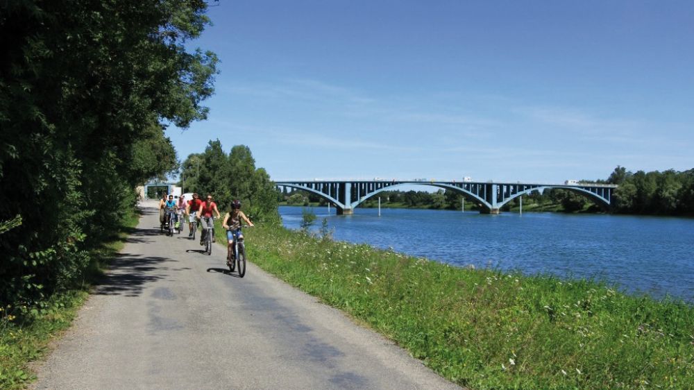 Explorer la région à vélo par La Voie Bleue